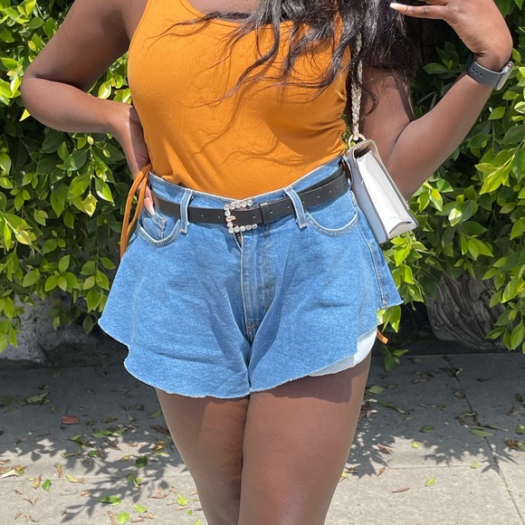 Flirty Look Flowy Denim Shorts - Medium Blue Wash - Picture 4 of 7